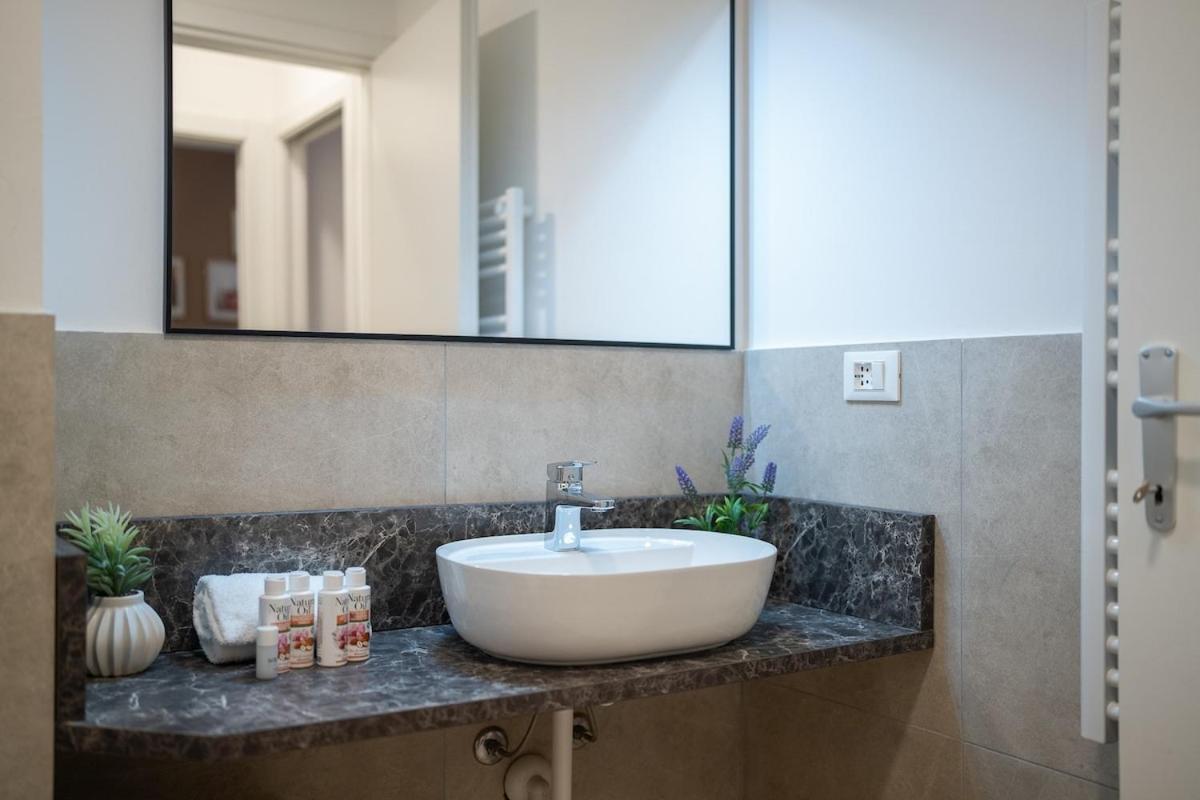 Authentic Private Flat 2 Min From Navigli Appartement Milaan Buitenkant foto